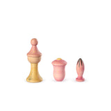 Drei Grapat Spielfiguren aus Holz aus dem Set Lucky Lucky in Rosatönen bemalt.