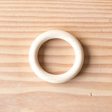 Ein Holzring von Kokomoo mit 85 Millimeter Durchmesser.