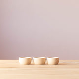 Drei Grapat Bowls Holzschälchen nebeneinander gestellt.